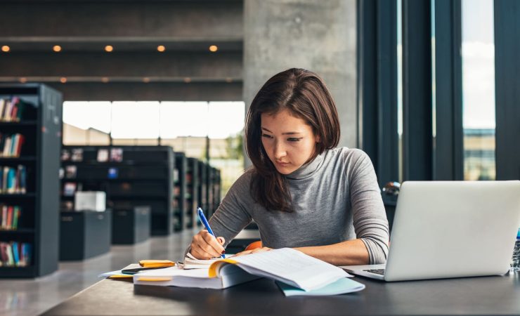 female-student-studying-at-college-library-PDARKW9-1.jpg